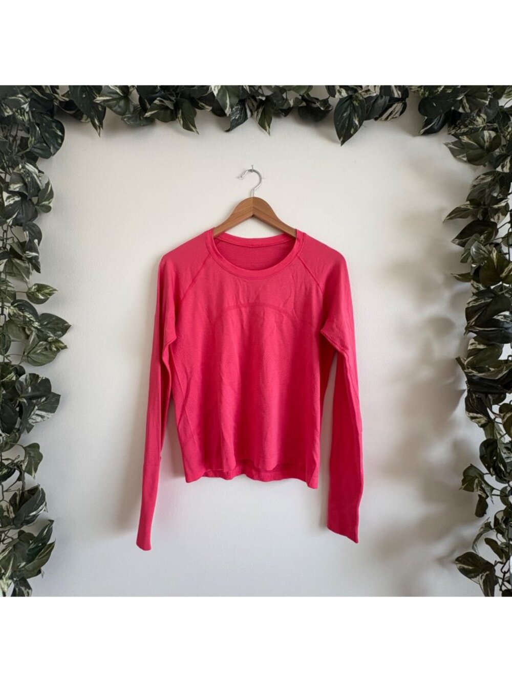 Lululemon Athletic Swiftly Tech Long Sleeve 2.0 Shirt Race Lip Gloss Size 10